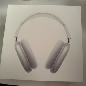 Silver AirPod Max (hardly Used)